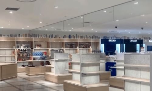 日式服務(wù)遭遇電商沖擊 透視日本17省僅存單一百貨商場(chǎng)與眼鏡零售業(yè)的轉(zhuǎn)型挑戰(zhàn)